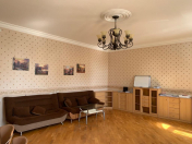 İcarəyə verilir 2 otaqlı 70 m2 köhnə tikili 28 May m.