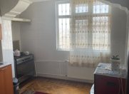 Satılır 2 otaqlı 60 m2 köhnə tikili İnşaatçılar m.