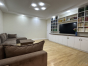 Satılır 2 otaqlı 70 m2 köhnə tikili Milli Məclis