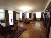 Satılır 4 otaqlı 220 m2 yeni tikili 28 May m.