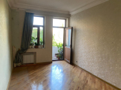 Satılır 3 otaqlı 70 m2 köhnə tikili Elmlər Akademiyası m.