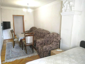 İcarəyə verilir 2 otaqlı 50 m2 köhnə tikili Elmlər Akademiyası m.