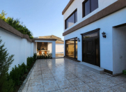 Satılır 4 otaqlı 133 m2 villa Buzovna