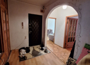 Satılır 4 otaqlı 90 m2 köhnə tikili Elmlər Akademiyası m.