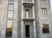 Satılır 10 otaqlı 500 m2 həyət evi Binə