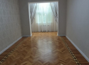 Satılır 2 otaqlı 70 m2 köhnə tikili Gənclik m.