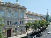 İcarəyə verilir 2 otaqlı 106 m2 köhnə tikili İçəri Şəhər m.