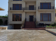 Satılır 7 otaqlı 1000 m2 bağ evi Novxanı