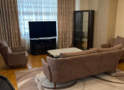 İcarəyə verilir 4 otaqlı 170 m2 yeni tikili 28 May m.