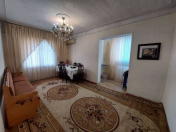 Satılır 2 otaqlı 52 m2 köhnə tikili Xalqlar Dostluğu m.