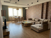 İcarəyə verilir 3 otaqlı 160 m2 yeni tikili Gənclik m.
