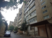 Satılır 4 otaqlı 100 m2 köhnə tikili Memar Əcəmi m.