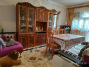 Satılır 4 otaqlı 100 m2 köhnə tikili Xalqlar Dostluğu m.