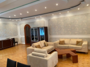 İcarəyə verilir 4 otaqlı 240 m2 yeni tikili Nəsimi r.