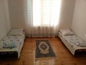 İcarəyə verilir 4 otaqlı 200 m2 yeni tikili Qəbələ