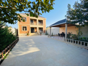 Satılır 5 otaqlı 230 m2 həyət evi Saray