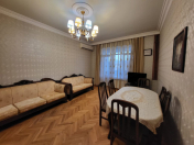 İcarəyə verilir 2 otaqlı 70 m2 köhnə tikili Şah İsmayıl Xətai m.