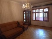 Satılır 4 otaqlı 110 m2 köhnə tikili 8 mkr