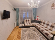 Satılır 2 otaqlı 45 m2 köhnə tikili Elmlər Akademiyası m.