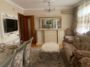 Satılır 5 otaqlı 110 m2 köhnə tikili Qara Qarayev m.