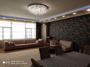 İcarəyə verilir 3 otaqlı 160 m2 köhnə tikili Elmlər Akademiyası m.