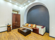 İcarəyə verilir 2 otaqlı 90 m2 köhnə tikili Sahil m.