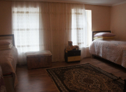 İcarəyə verilir 4 otaqlı 150 m2 həyət evi Qax