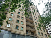 Satılır 3 otaqlı 140 m2 yeni tikili Nizami m.