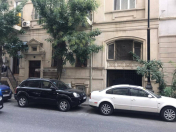 Satılır 3 otaqlı 85 m2 köhnə tikili Axundov bağı