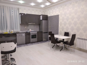 İcarəyə verilir 4 otaqlı 120 m2 yeni tikili Gənclik m.