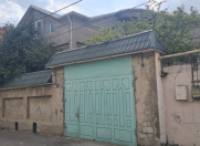 Satılır 16 otaqlı 450 m2 həyət evi İnşaatçılar m.