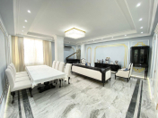 Satılır 6 otaqlı 500 m2 yeni tikili 28 May m.