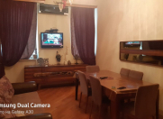 İcarəyə verilir 2 otaqlı 61 m2 köhnə tikili Elmlər Akademiyası m.