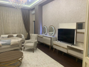 İcarəyə verilir 3 otaqlı 170 m2 yeni tikili Nizami m.