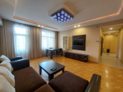 İcarəyə verilir 3 otaqlı 150 m2 yeni tikili Nizami m.