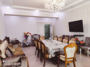 Satılır 4 otaqlı 176 m2 yeni tikili 1 mkr