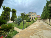 İcarəyə verilir 8 otaqlı 360 m2 bağ evi Novxanı