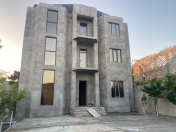 Satılır 12 otaqlı 500 m2 həyət evi Binə