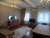 Satılır 3 otaqlı 100 m2 köhnə tikili Bakıxanov