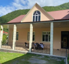 İcarəyə verilir 4 otaqlı 90 m2 həyət evi Qax