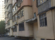 Satılır 3 otaqlı 85 m2 köhnə tikili Elmlər Akademiyası m.