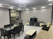 İcarəyə verilir 3 otaqlı 135 m2 yeni tikili Nizami m.