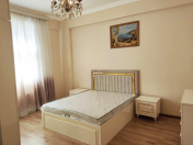 İcarəyə verilir 3 otaqlı 85 m2 yeni tikili ABŞ səfirliyi