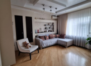 Satılır 4 otaqlı 110 m2 köhnə tikili Elmlər Akademiyası m.