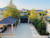 Satılır 5 otaqlı 230 m2 həyət evi Saray