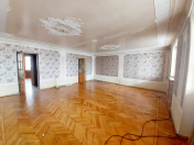 Satılır 5 otaqlı 120 m2 köhnə tikili Qara Qarayev m.