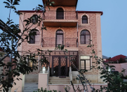 Satılır 5 otaqlı 8000 m2 həyət evi Saray