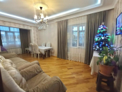 Satılır 2 otaqlı 60 m2 köhnə tikili Xalqlar Dostluğu m.
