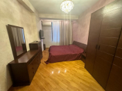 İcarəyə verilir 4 otaqlı 200 m2 yeni tikili 28 May m.