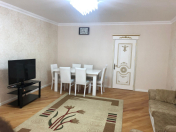 Satılır 3 otaqlı 150 m2 yeni tikili 8 Noyabr m.